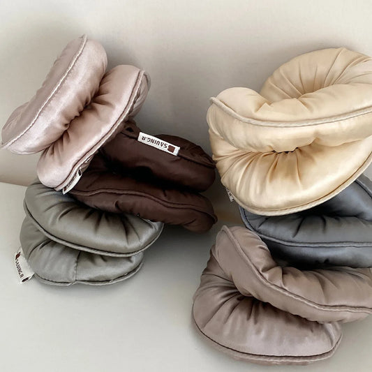 scrunchies elásticos de esponja y satén: suaves, cómodos y perfectos para mujeres y niñas. Accesorio ideal para peinados con estilo, sin maltratar tu cabello. ¡Color, suavidad y moda en cada coleta!