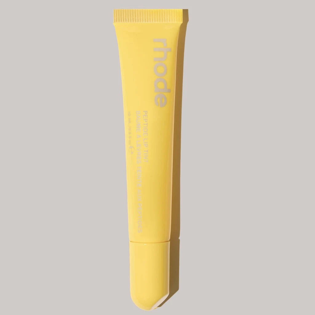 💄 RHODE Pocket Blush Stick: bálsamo hidratante 2 en 1 para labios y mejillas. Textura cremosa, fácil de aplicar y con acabado natural en polvo-rouge. ¡Color fresco y luminoso en segundos!