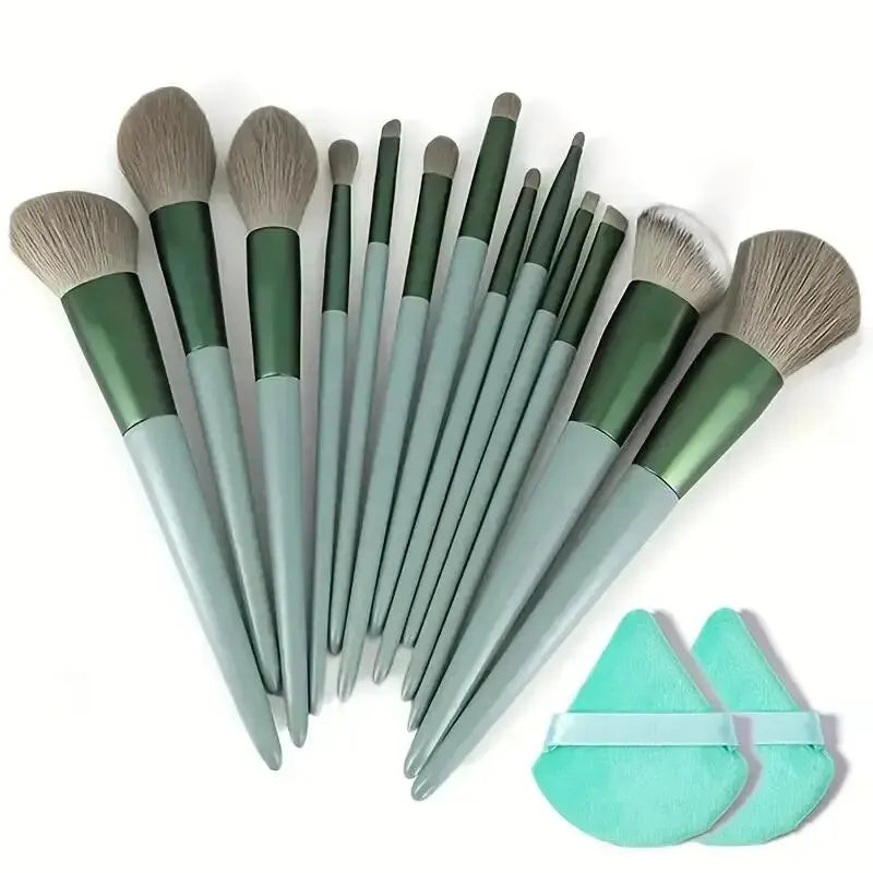 Set de brochas de maquillaje profesionales: suaves y esponjosas para base, polvo, sombras y difuminado. Incluye kabuki y blending, ideales para un acabado perfecto.