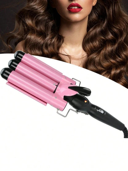 Rizadora Triple Barril 180°–210° Herramienta eléctrica para ondas definidas con temperatura ajustable de 180° a 210°. Diseño seguro anti-flama, ideal para peinados duraderos estilo francés en casa o barbería.