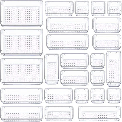 organizadores 25 transparentes Brandtrendy en 4 tamaños diferentes: apilables, duraderos y fáciles de limpiar. Perfectos para mantener en orden cajones de casa, oficina o escuela. ¡Organización práctica con estilo!