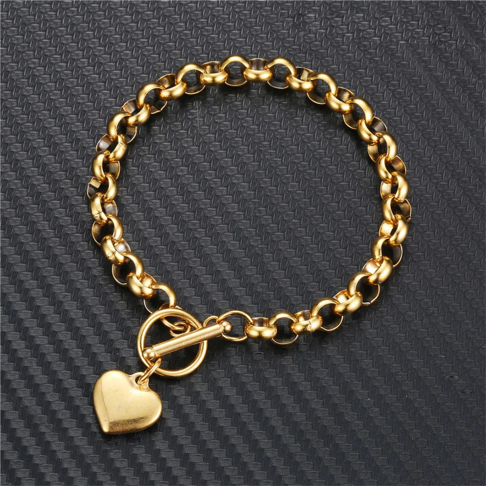 Pulsera vintage de acero inoxidable con cadena estilo keel y dije de corazón puff, cierre toggle. Joyería elegante para mujer