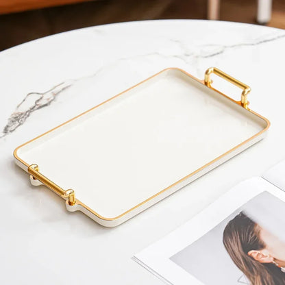 ✨ Bandeja rectangular estilo luxury para el hogar. Ideal para organizar cosméticos, vasos de agua o accesorios en sala, hotel o apartamento. Elegante, práctica y versátil para cualquier espacio.