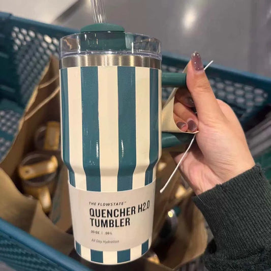“Taza térmica retro estilo cerámica de 20oz, acero inoxidable con rayas, asa resistente y gran capacidad para café o bebidas en el coche.”