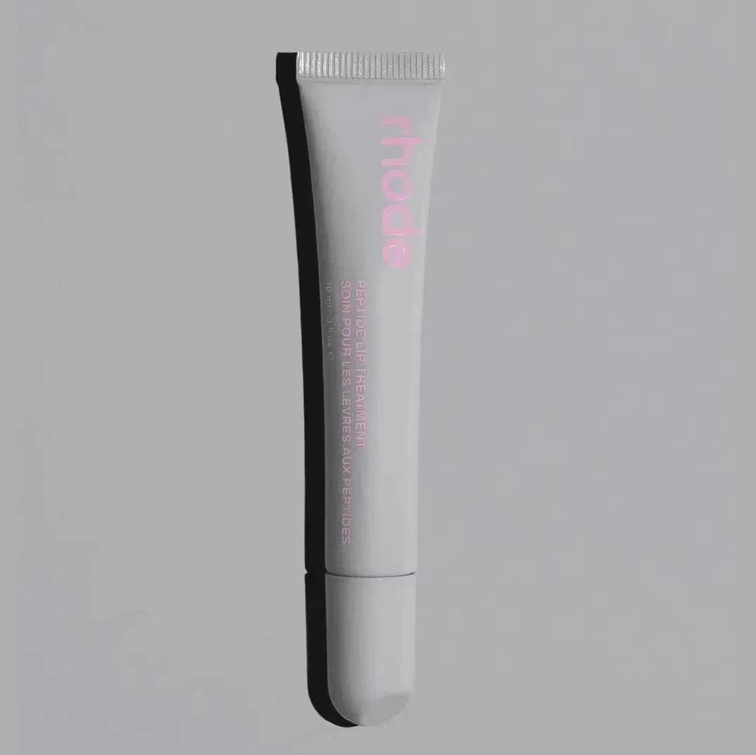 💄 RHODE Pocket Blush Stick: bálsamo hidratante 2 en 1 para labios y mejillas. Textura cremosa, fácil de aplicar y con acabado natural en polvo-rouge. ¡Color fresco y luminoso en segundos!