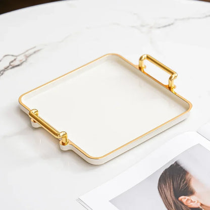 ✨ Bandeja rectangular estilo luxury para el hogar. Ideal para organizar cosméticos, vasos de agua o accesorios en sala, hotel o apartamento. Elegante, práctica y versátil para cualquier espacio.
