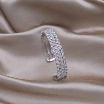 ✨Brazalete X Bicolor Con Zirconia's. Pulsera de diseño francés con baño en dos tonos y zirconias incrustadas. Elegante y versátil, ideal para uso diario o accesorios de trabajo con estilo.
