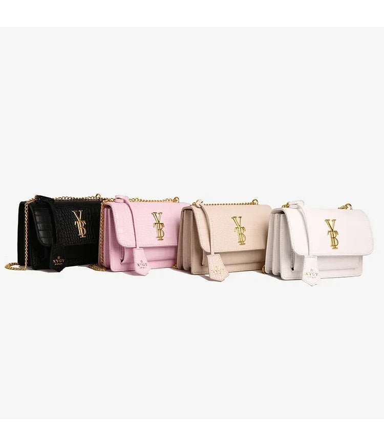 Bolso de mano minimalista con detalles Art Déco y adornos de cristal. Elegante y perfecto para tus noches especiales.