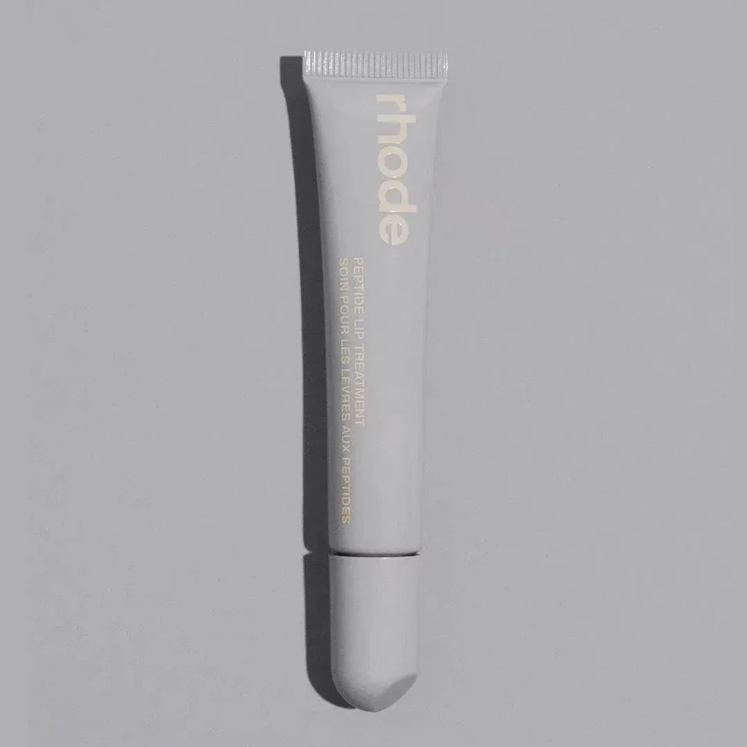 💄 RHODE Pocket Blush Stick: bálsamo hidratante 2 en 1 para labios y mejillas. Textura cremosa, fácil de aplicar y con acabado natural en polvo-rouge. ¡Color fresco y luminoso en segundos!
