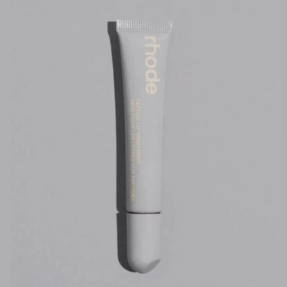 💄 RHODE Pocket Blush Stick: bálsamo hidratante 2 en 1 para labios y mejillas. Textura cremosa, fácil de aplicar y con acabado natural en polvo-rouge. ¡Color fresco y luminoso en segundos!