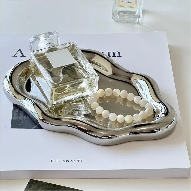 Bandeja de tocador con forma de nube, plato de plástico para joyas, anillos, pendientes, perfume y llaves. Bonita y original decoración
