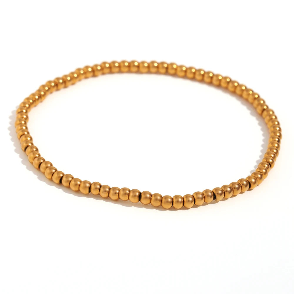 Pulsera MamacitaSlay de cuentas elásticas en acero inoxidable 316L, bañada en oro 18K. Resistente al agua, de alta calidad y perfecta como regalo elegante.