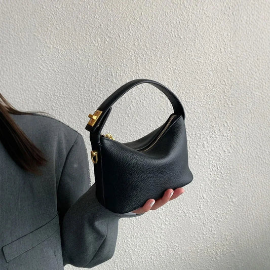 Bolso retro y sencillo tipo crossbody, de cuero suave y diseño cuadrado pequeño. Elegante, versátil y perfecto para uso diario con estilo.