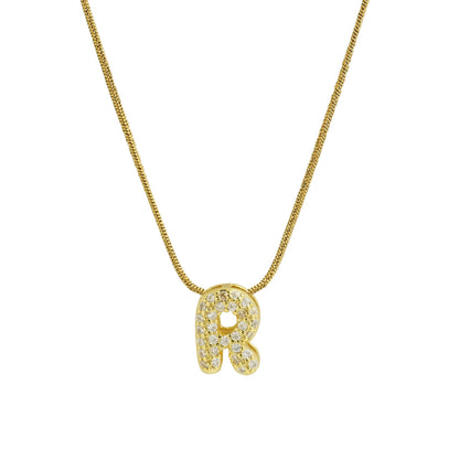 ✨ Collar inicial con letra inglesa, bañado en oro 18K y decorado con circonias incrustadas. Diseño puff/bubble llamativo, moderno y femenino, ideal para destacar tu estilo.