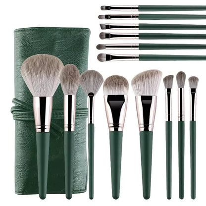 14 Brochas de Maquillaje  Kit completo de 14 brochas suaves y esponjosas para polvo, base, rubor y sombras. Herramientas profesionales para difuminar y lograr un acabado perfecto en cualquier look de belleza.