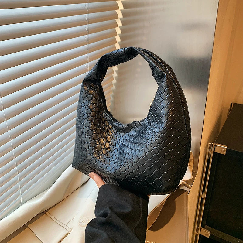 Bolso de hombro pequeño de piel sintética suave, estilo clásico, tejido repujado, con asa superior, para uso diario informal.