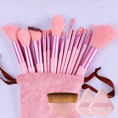 Set de brochas de maquillaje profesionales: suaves y esponjosas para base, polvo, sombras y difuminado. Incluye kabuki y blending, ideales para un acabado perfecto.