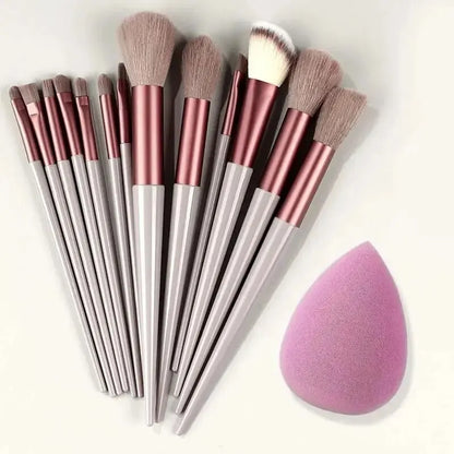 Set de brochas de maquillaje profesionales: suaves y esponjosas para base, polvo, sombras y difuminado. Incluye kabuki y blending, ideales para un acabado perfecto.