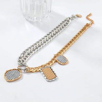 Collar punk con cadena metálica exagerada estilo otoño. Diseño creativo y de nicho, tipo clavícula, perfecto para un look atrevido y de marca.