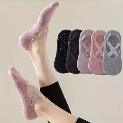 5 pares de calcetas antideslizantes para mujer, ideales para yoga, pilates, danza y gimnasio. Hechas de algodón transpirable, estilo invisible con agarre de silicón para entrenamientos en interiores.