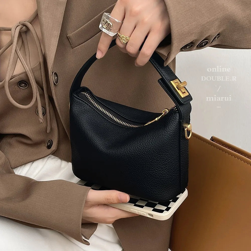 Bolso retro y sencillo tipo crossbody, de cuero suave y diseño cuadrado pequeño. Elegante, versátil y perfecto para uso diario con estilo.