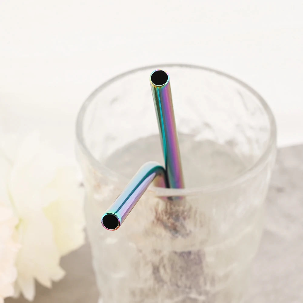 🥤 Set de popotes metálicos reutilizables en acero inoxidable 304, con cepillo de limpieza incluido. Coloridos, resistentes y perfectos para cócteles, vasos y bebidas diarias.