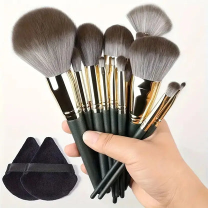 Set de brochas de maquillaje profesionales: suaves y esponjosas para base, polvo, sombras y difuminado. Incluye kabuki y blending, ideales para un acabado perfecto.