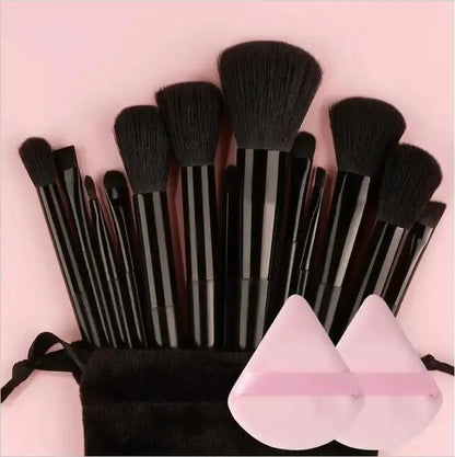 Set de brochas de maquillaje profesionales: suaves y esponjosas para base, polvo, sombras y difuminado. Incluye kabuki y blending, ideales para un acabado perfecto.
