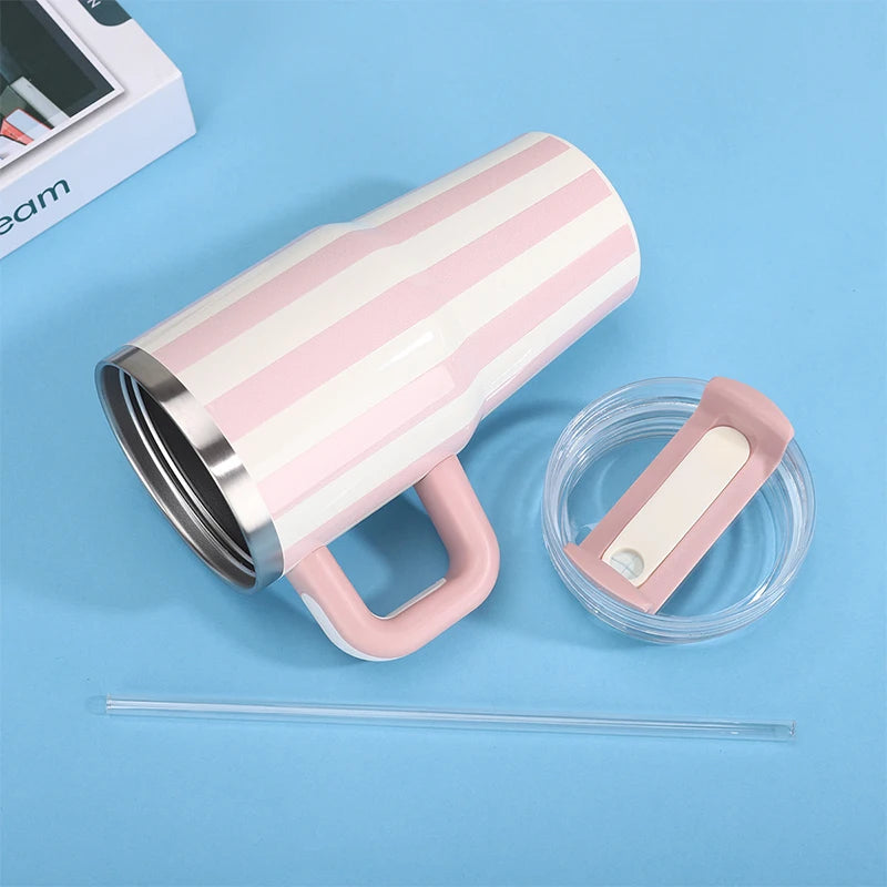 “Taza térmica retro estilo cerámica de 20oz, acero inoxidable con rayas, asa resistente y gran capacidad para café o bebidas en el coche.”