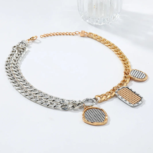 Collar punk con cadena metálica exagerada estilo otoño. Diseño creativo y de nicho, tipo clavícula, perfecto para un look atrevido y de marca.