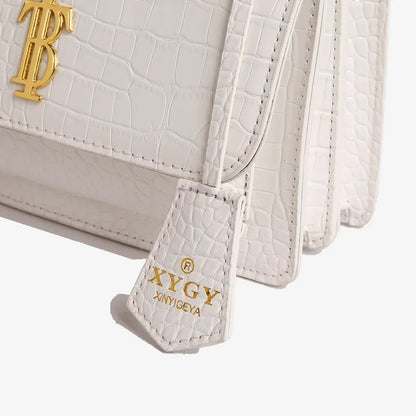 Bolso de mano minimalista con detalles Art Déco y adornos de cristal. Elegante y perfecto para tus noches especiales.