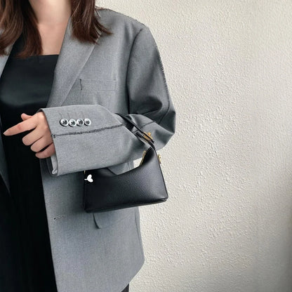 Bolso retro y sencillo tipo crossbody, de cuero suave y diseño cuadrado pequeño. Elegante, versátil y perfecto para uso diario con estilo.