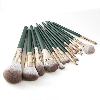14 Brochas de Maquillaje  Kit completo de 14 brochas suaves y esponjosas para polvo, base, rubor y sombras. Herramientas profesionales para difuminar y lograr un acabado perfecto en cualquier look de belleza.