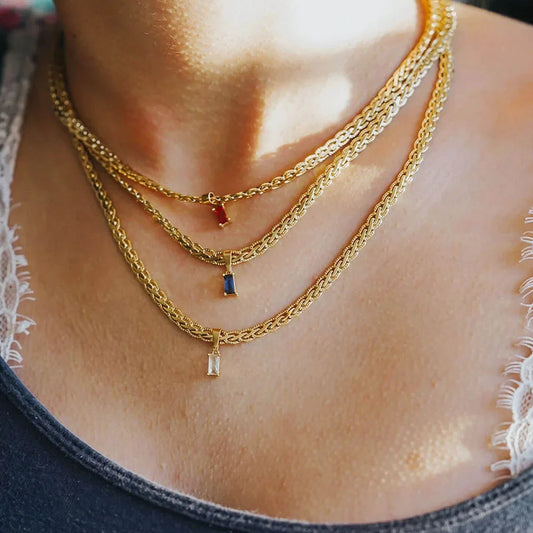 “Collar vintage de acero inoxidable con cadena gruesa y zirconia cuadrada, chapado en oro color, estilo choker elegante e impermeable.
