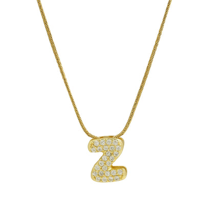 ✨ Collar inicial con letra inglesa, bañado en oro 18K y decorado con circonias incrustadas. Diseño puff/bubble llamativo, moderno y femenino, ideal para destacar tu estilo.