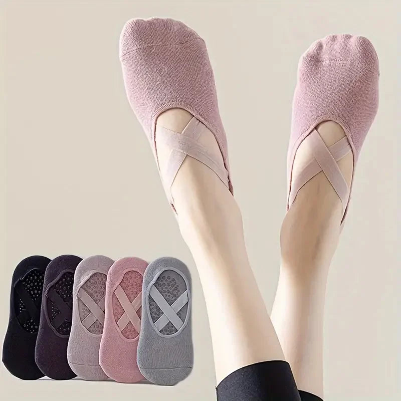 5 pares de calcetas antideslizantes para mujer, ideales para yoga, pilates, danza y gimnasio. Hechas de algodón transpirable, estilo invisible con agarre de silicón para entrenamientos en interiores.