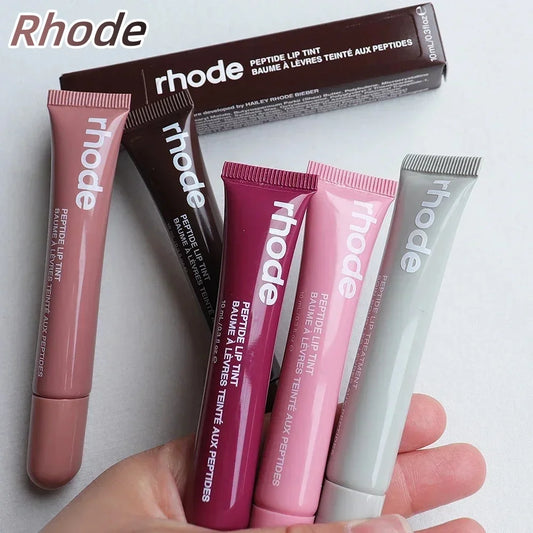 💄 RHODE Pocket Blush Stick: bálsamo hidratante 2 en 1 para labios y mejillas. Textura cremosa, fácil de aplicar y con acabado natural en polvo-rouge. ¡Color fresco y luminoso en segundos!