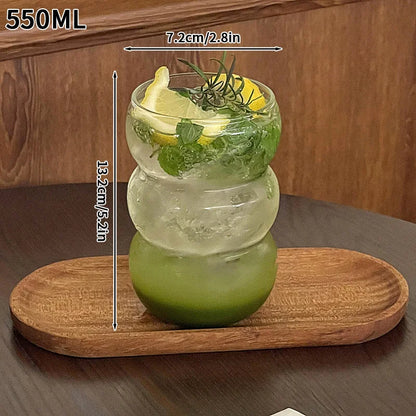 “Vaso de vidrio transparente con diseño ondulado, ideal para café helado, jugo, leche o té.”