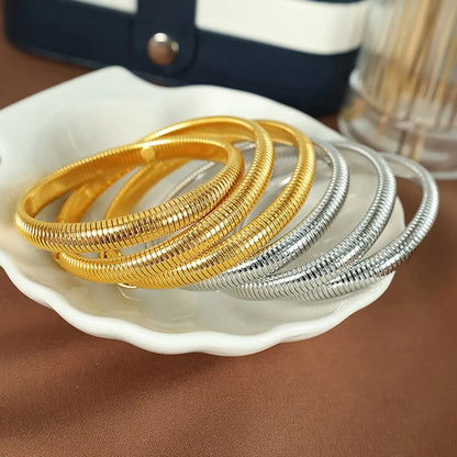 Pulsera retro de acero inoxidable, impermeable y elástica, con acabado pulido y baño de oro 18K. Joyería de moda unisex para hombre y mujer