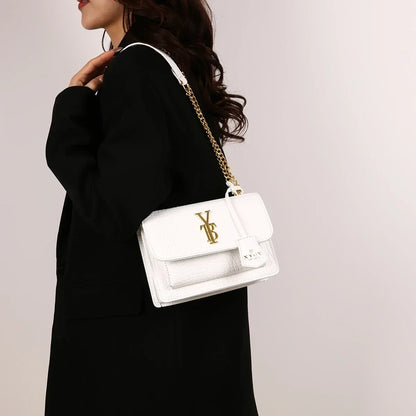 Bolso de mano minimalista con detalles Art Déco y adornos de cristal. Elegante y perfecto para tus noches especiales.