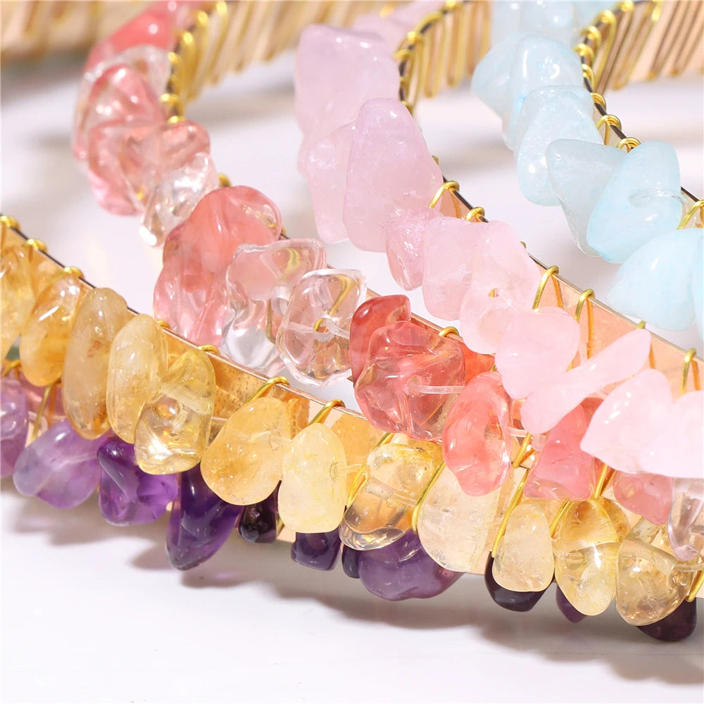 Diadema Piedras Naturales con Cristales  Descripción corta:   Headband con diseño irregular de amatistas y aguamarinas en cuentas tipo chip. Accesorio bohemio y elegante para mujer, ideal para darle un toque único a tu look en fiestas o uso diario.