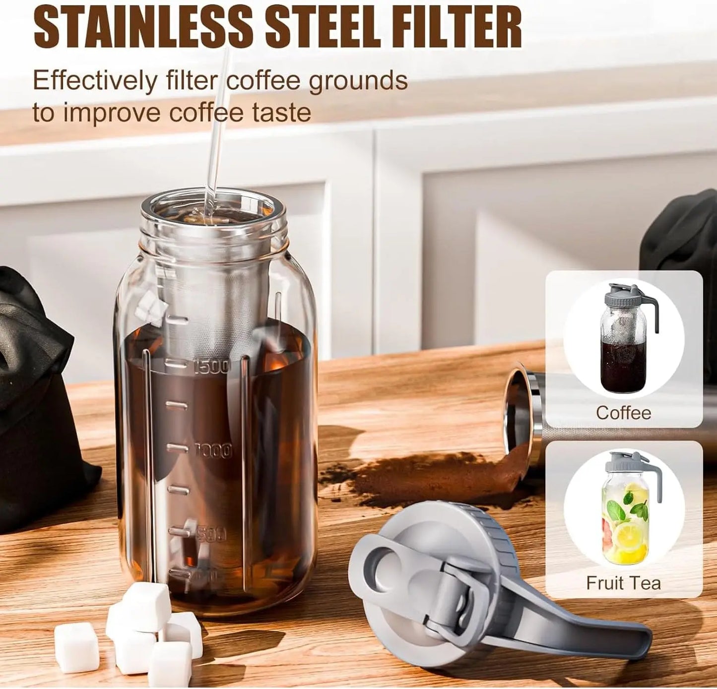 Frasco de vidrio con tapa hermética y filtro de acero inoxidable extraíble. Ideal para preparar y servir café frío o té. Diseño práctico, elegante y perfecto para la cocina o la mesa.