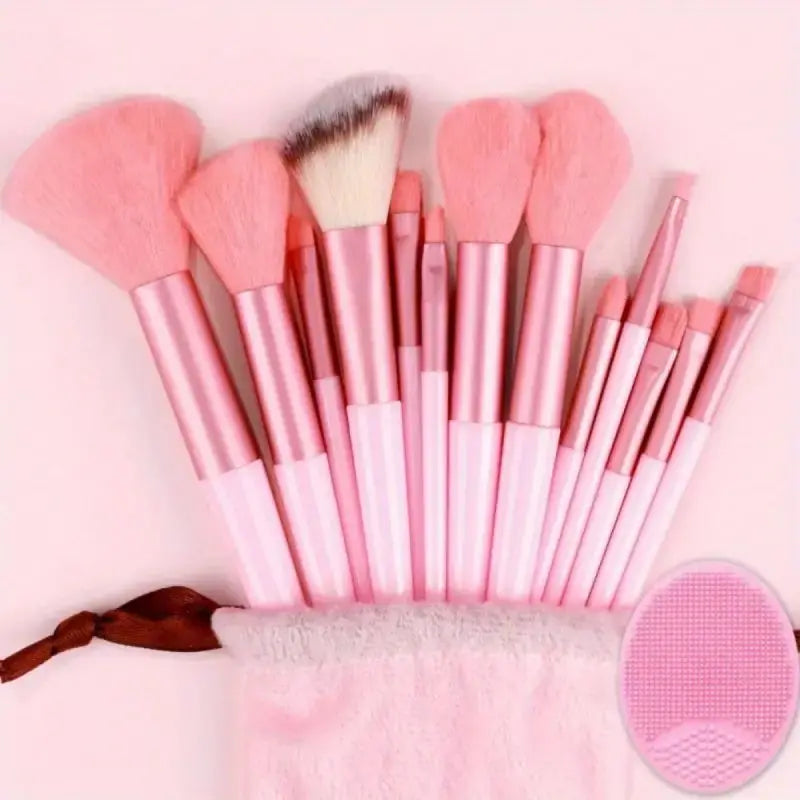 Set de brochas de maquillaje profesionales: suaves y esponjosas para base, polvo, sombras y difuminado. Incluye kabuki y blending, ideales para un acabado perfecto.