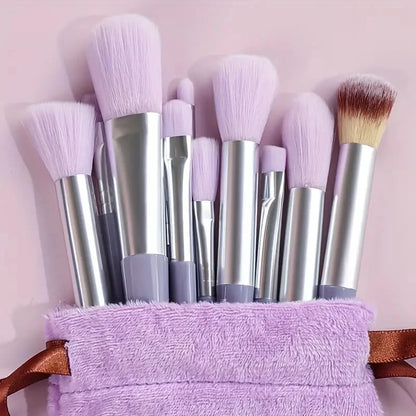Set de brochas de maquillaje profesionales: suaves y esponjosas para base, polvo, sombras y difuminado. Incluye kabuki y blending, ideales para un acabado perfecto.