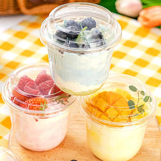 🥤 Set de 10 vasos desechables transparentes de 10oz con tapa: perfectos para mousse, pasteles, helados, pudín, gelatina o yogur. ¡Prácticos, higiénicos y listos para tu picnic o fiesta!