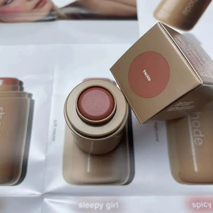 💄 RHODE Pocket Blush Stick: bálsamo hidratante 2 en 1 para labios y mejillas. Textura cremosa, fácil de aplicar y con acabado natural en polvo-rouge. ¡Color fresco y luminoso en segundos!