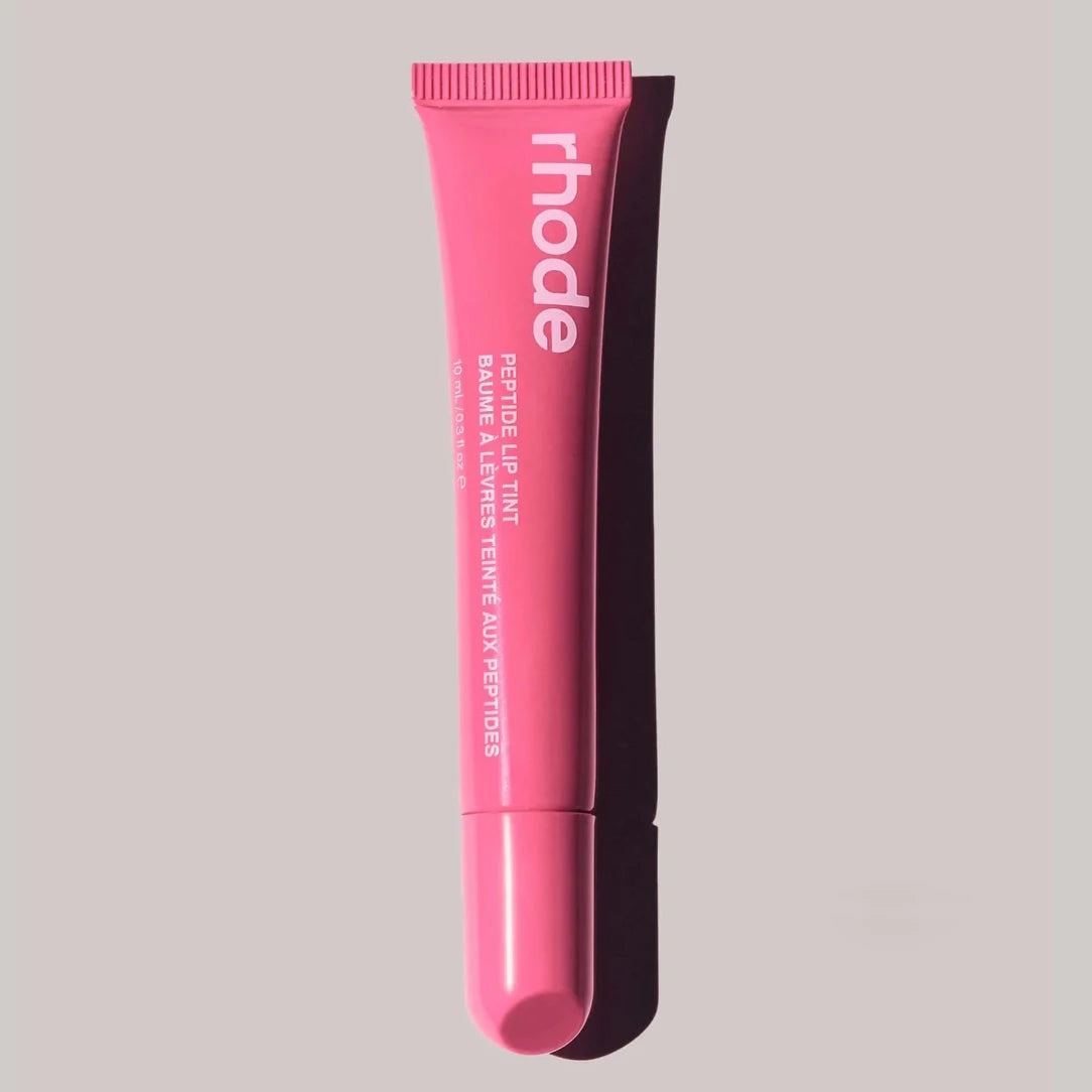 💄 RHODE Pocket Blush Stick: bálsamo hidratante 2 en 1 para labios y mejillas. Textura cremosa, fácil de aplicar y con acabado natural en polvo-rouge. ¡Color fresco y luminoso en segundos!