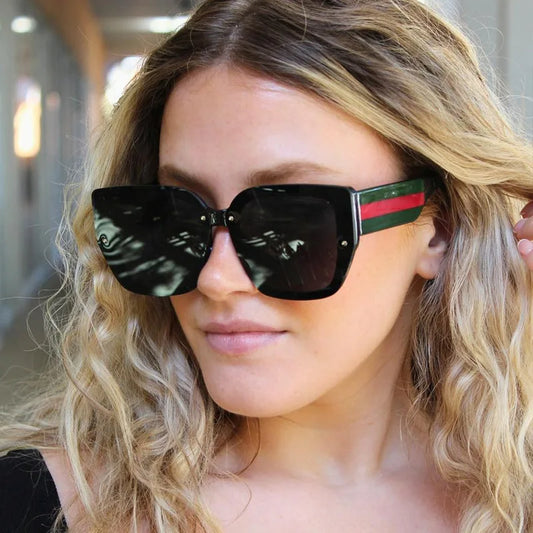 🕶️ Gafas de sol oversized unisex con marco poligonal cuadrado estilo vintage. Diseño retro de gran tamaño en plástico resistente, con protección UV400. Elegancia y moda para mujer y hombre.