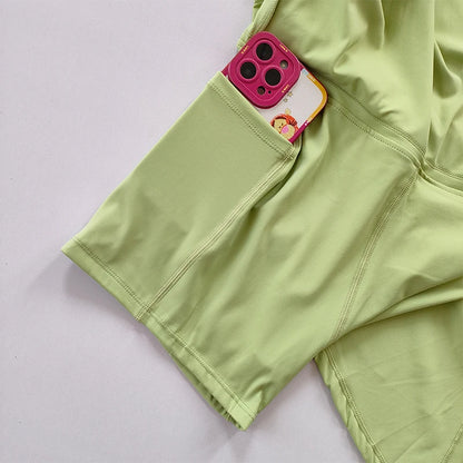 Falda deportiva estilo yoga con pantalón integrado: ideal para tenis, bádminton o entrenamiento. Secado rápido, con bolsillo lateral y abertura moderna para máxima comodidad y estilo.