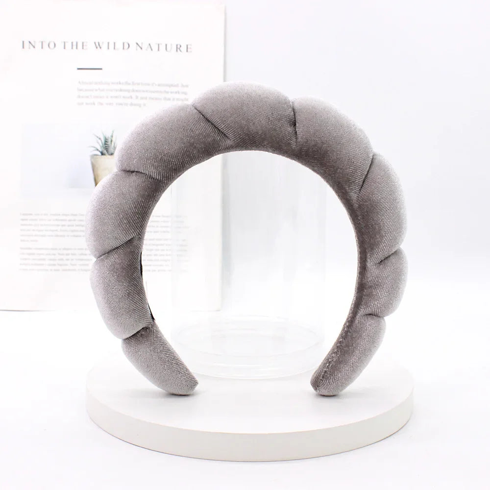 💆‍♀️ Diadema de spa acolchada en terciopelo: suave, cómoda y perfecta para lavar el rostro, retirar maquillaje o usar en la ducha. ¡Un accesorio elegante y práctico para tu rutina de cuidado facial!